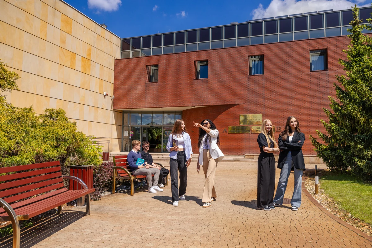 WSPiA Rzeszowska Szkoła Wyższa 16